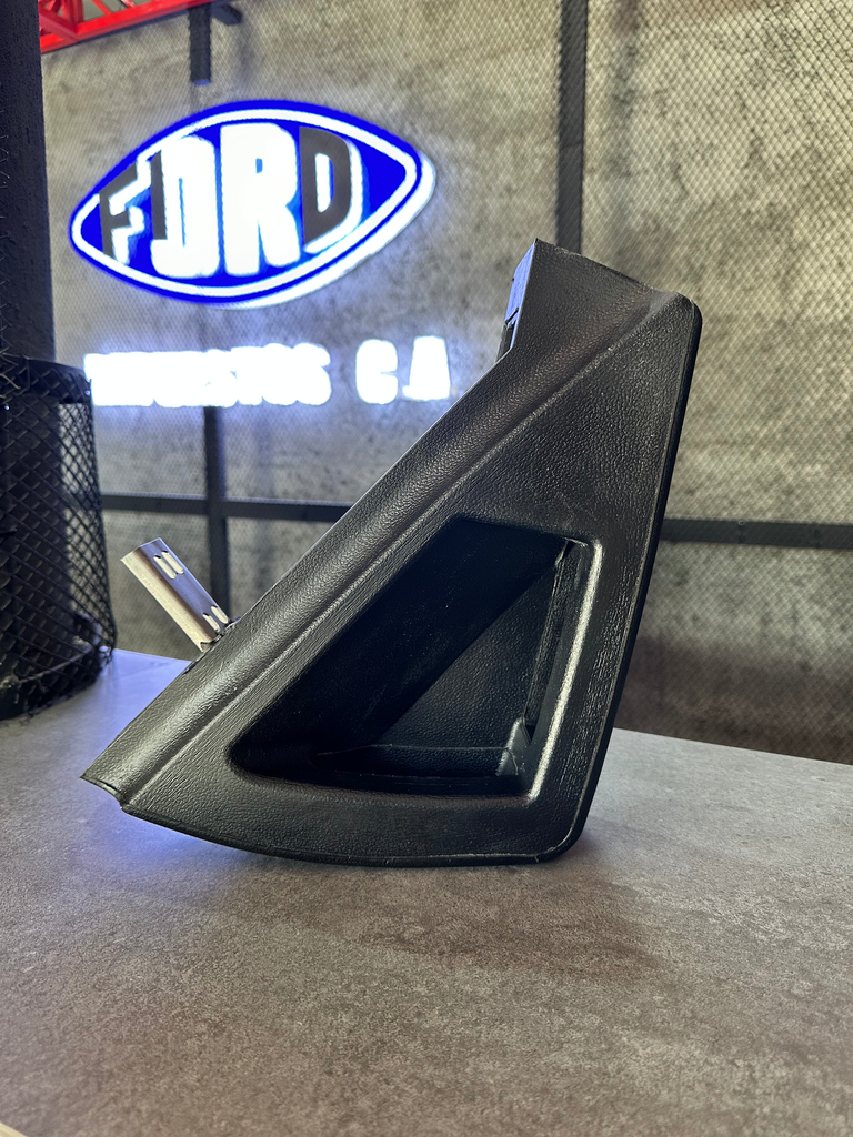 MANIJA DE TABLERO LH FORD CARGO TODOS (AGARRADERO)