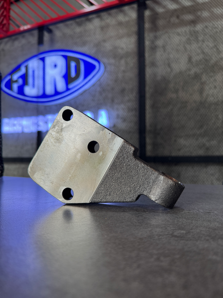 SOPORTE DE BASE DE MOTOR DELANTERO CARGO 815