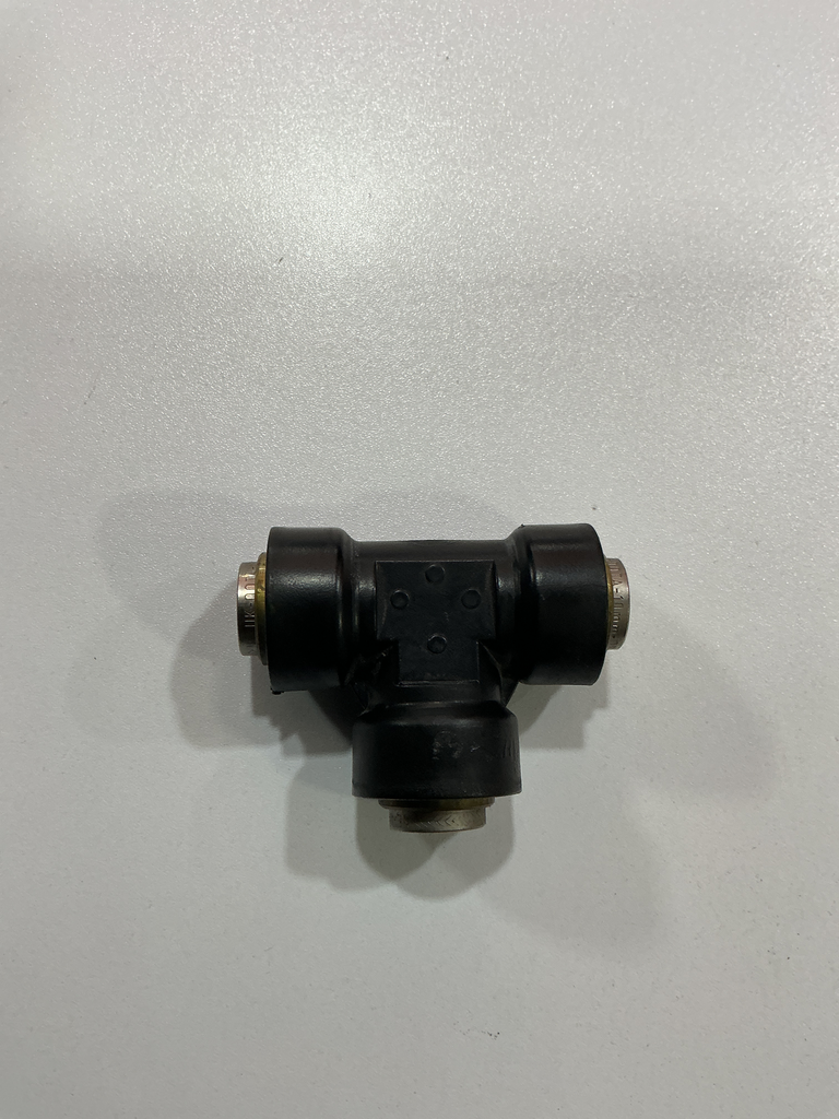 CONEXION TIPO L  PLASTICO NEGRO 10MM