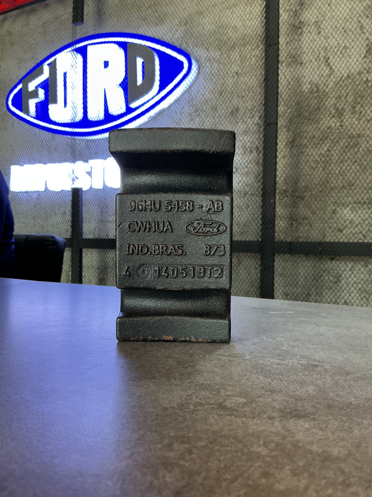 GUIA ABRAZADERA DE BALLESTA DELANTERA CARGO 815