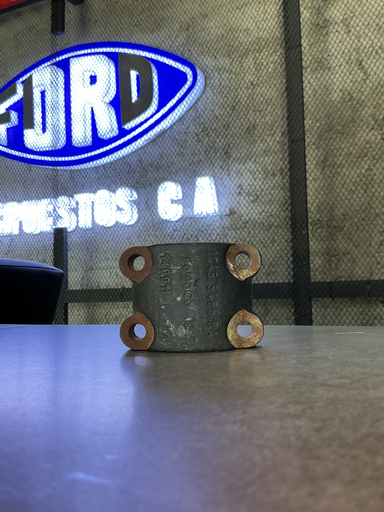 [1C45-5486-BA] BASE INF DE BUJE DE BARRA ESTAB. DELANTERO  CARGO 815